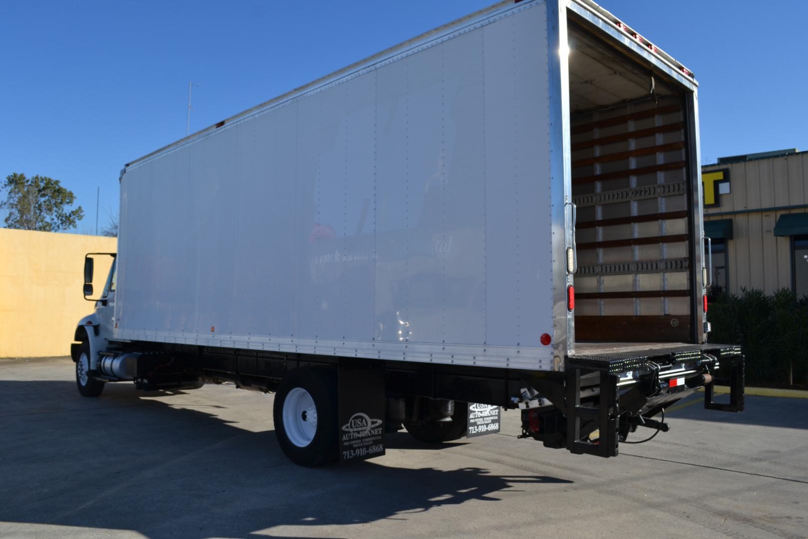 2015 WHITE /GRAY INTERNATIONAL 4300 with an CUMMINS ISB 6.7L 220HP engine, ALLISON 2100HS AUTOMATIC transmission, located at 9172 North Fwy, Houston, TX, 77037, (713) 910-6868, 29.887470, -95.411903 - Photo#6